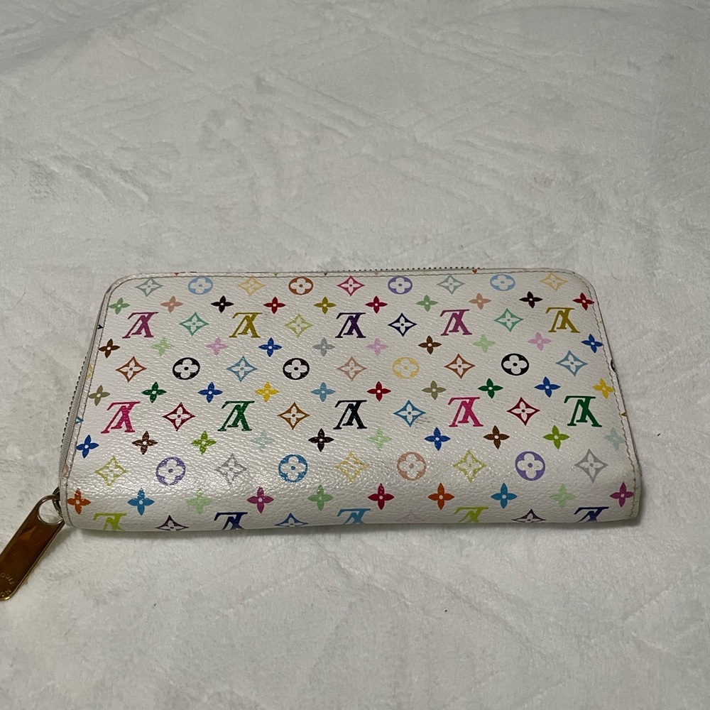 Long zippy murakami wallet